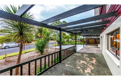 Photo of property in 7 Pokapu Street, Titirangi, Auckland, 0600