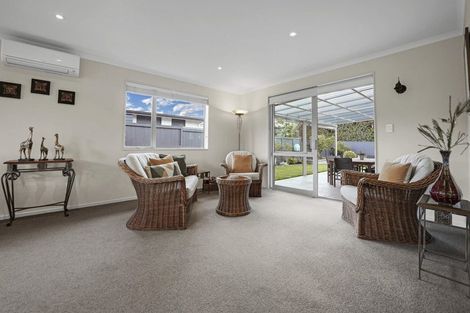 Photo of property in 11 Murray Becroft Avenue, Henderson Valley, Auckland, 0612