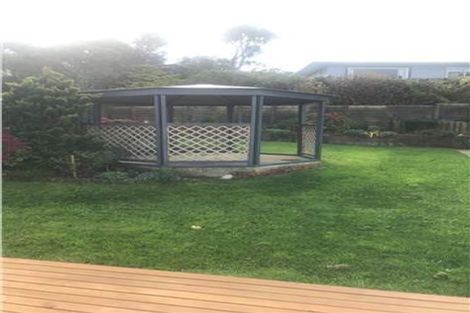 Photo of property in 20 Cotswold Crescent, Newlands, Wellington, 6037