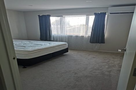 Photo of property in 4/30 West Coast Road, Glen Eden, Auckland, 0602