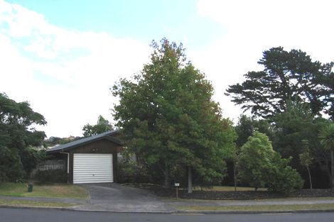 Photo of property in 1/52 Unsworth Drive, Unsworth Heights, Auckland, 0632