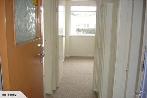 Photo of property in Milford Court Flats, 9/515 Adelaide Road, Berhampore, Wellington, 6023