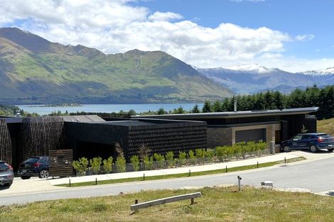 Photo of property in 16 Akitu Rise, Wanaka, 9305