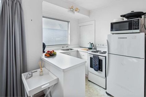 Photo of property in 2/10 Upper Bourke Street, Kilbirnie, Wellington, 6022