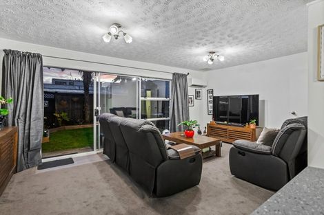 Photo of property in 3/29 Garelja Road, Henderson, Auckland, 0612