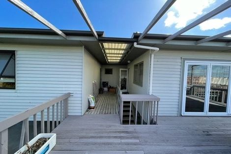 Photo of property in 23 Tobruk Crescent, Milford, Auckland, 0620