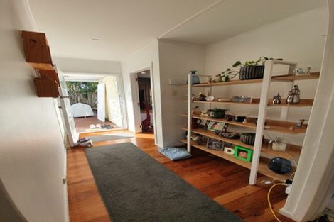 Photo of property in 32 Cutler Street, New Lynn, Auckland, 0600