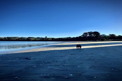 Photo of property in 21 Tindalls Bay Road, Tindalls Beach, Whangaparaoa, 0930