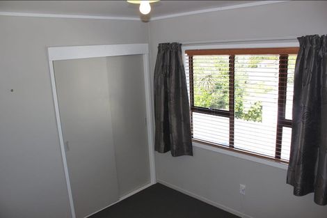 Photo of property in 2/13 Mona Vale, West Harbour, Auckland, 0618