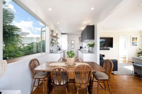 Photo of property in 30 Kiteroa Terrace, Rothesay Bay, Auckland, 0630