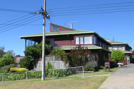 Photo of property in 2/79 Castor Bay Road, Castor Bay, Auckland, 0620
