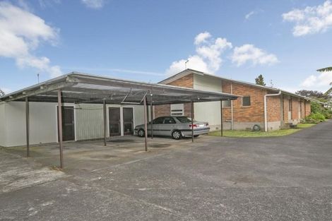 Photo of property in 2/236 Te Atatu Road, Te Atatu South, Auckland, 0610