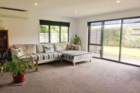 Photo of property in 16 Roto View, One Tree Point, 0118