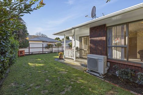 Photo of property in 2/59 Kowhai Avenue, Ebdentown, Upper Hutt, 5018