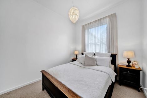 Photo of property in 9 Mayfair Place, Westown, New Plymouth, 4310