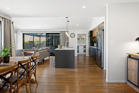 Photo of property in 20 Topping Place, Whitianga, 3510