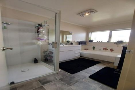 Photo of property in 42a Queenwood Road, Levin, 5510