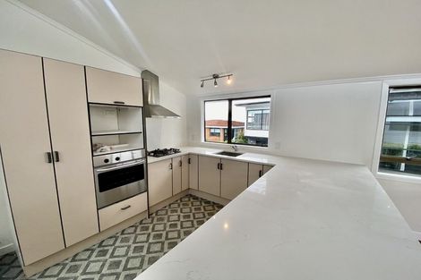 Photo of property in 85 Pupuke Road, Northcote, Auckland, 0627