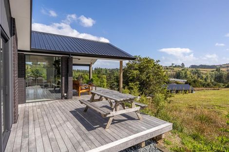 Photo of property in 1056 Peak Road, Helensville, 0875