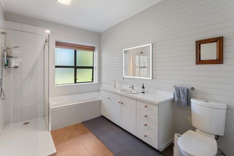 Photo of property in 21 Hurunui Street, Waikanae, 5036