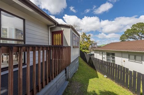 Photo of property in 3/23 Luckens Road, West Harbour, Auckland, 0618