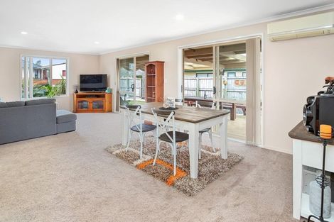 Photo of property in 13 O'sullivan Place, Waiuku, 2123