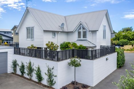 Photo of property in 2/34 Aikmans Road, Merivale, Christchurch, 8014