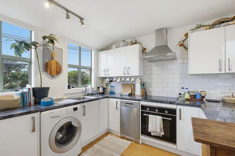 Photo of property in 2/168 Tinakori Road, Thorndon, Wellington, 6011