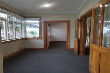 Photo of property in 18 Waiohua Road, Greenlane, Auckland, 1061