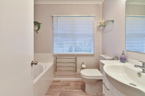 Photo of property in 20 Manara Place, The Gardens, Auckland, 2105