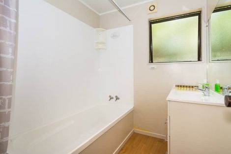 Photo of property in 1/42 Woodlands Crescent, Browns Bay, Auckland, 0630