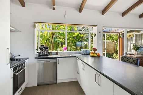 Photo of property in 6 Punga Place, Whitianga, 3510