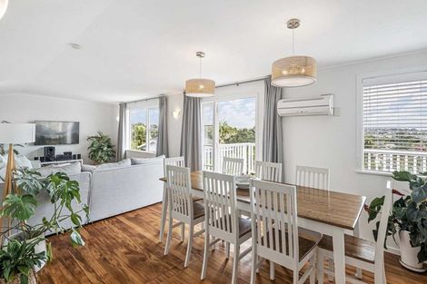 Photo of property in 143 Browns Bay Road, Browns Bay, Auckland, 0630