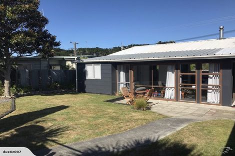 Photo of property in 79 Nash Parade, Foxton Beach, Foxton, 4815