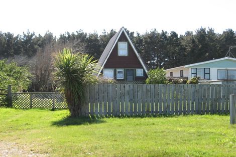 Photo of property in 56 Koputara Road, Himatangi Beach, Foxton, 4891
