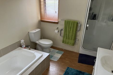 Photo of property in 21 Ballymore Drive, Pinehill, Auckland, 0632