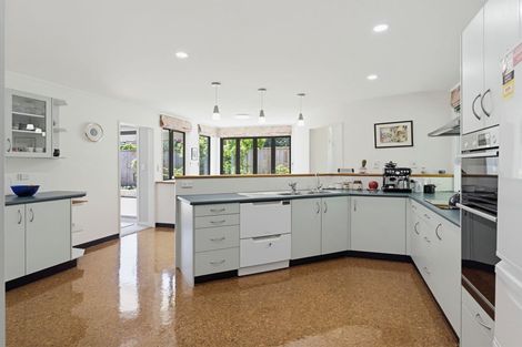 Photo of property in 21 Rawene Street, Waikanae, 5036