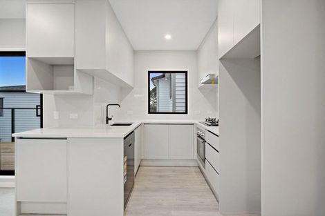 Photo of property in 13c Windermere Crescent, Blockhouse Bay, Auckland, 0600
