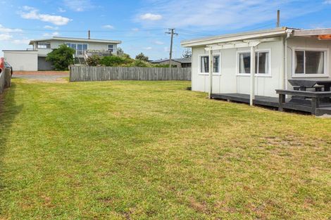 Photo of property in 38 Nelson Street, Foxton Beach, Foxton, 4815
