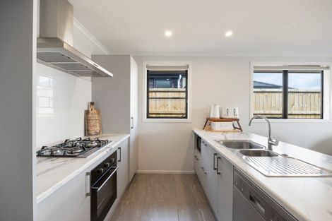 Photo of property in 41 Waruhia Crescent, Rototuna North, 3281