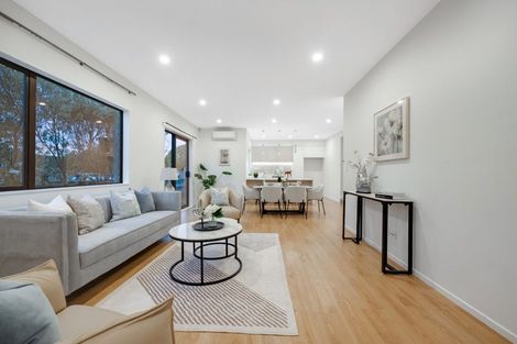 Photo of property in 16 Gosford Drive, Botany Downs, Auckland, 2010