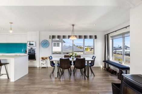 Photo of property in 28 Ernest Kemp Rise, Wharewaka, Taupo, 3330