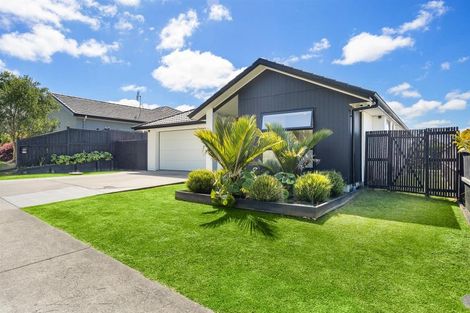 Photo of property in 25 Nobilo Road, Kumeu, 0810