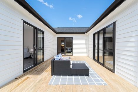 Photo of property in 4 Maraeariki Avenue, Orewa, 0931