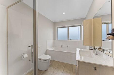 Photo of property in 37 Somerby Mews, Silverstream, Upper Hutt, 5019