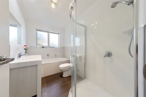 Photo of property in 2b Stephen Avenue, Henderson, Auckland, 0610