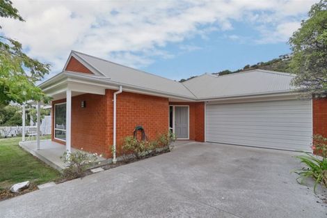 Photo of property in 1 Basil Place, Mount Pleasant, Christchurch, 8081