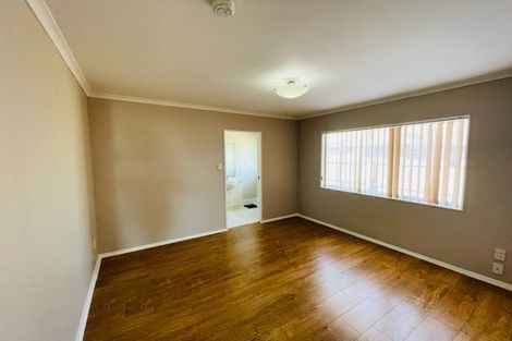 Photo of property in 15 Newbegin Place, Weymouth, Auckland, 2103