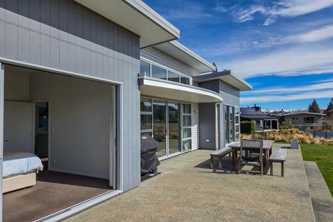Photo of property in 8 Dwyer Place, Lake Tekapo, 7999