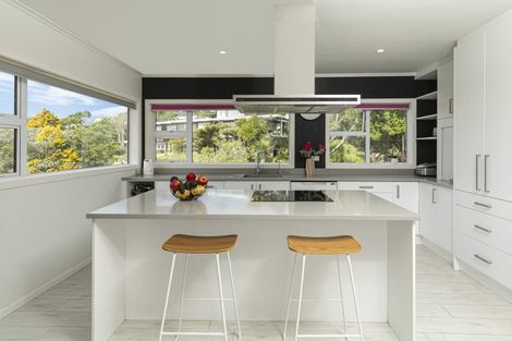 Photo of property in 90 Matipo Road, Mairangi Bay, Auckland, 0630